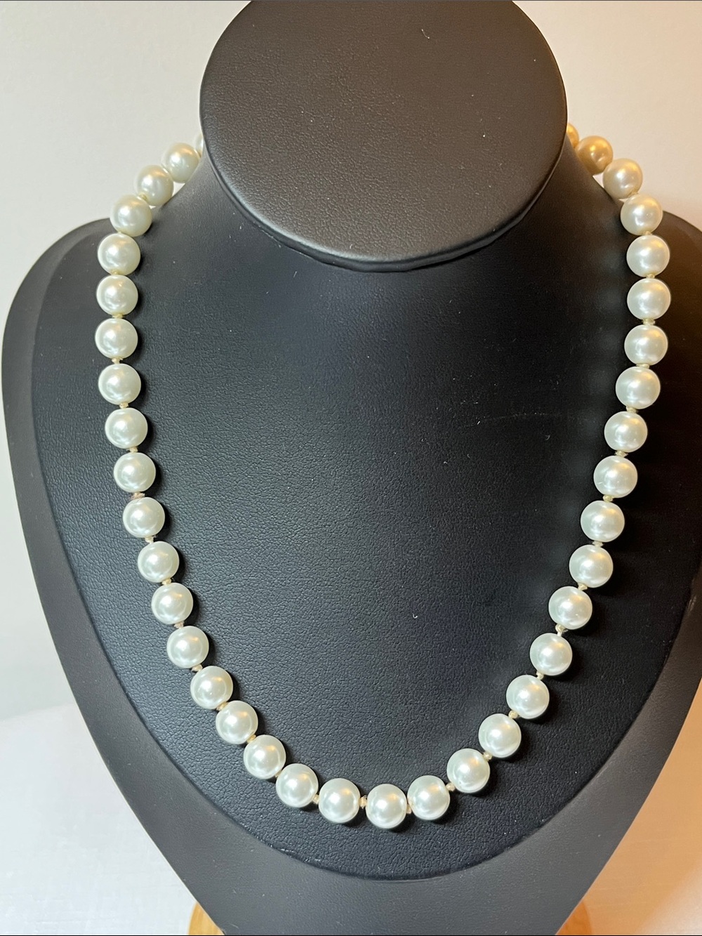 Vintage White faux Pearl Necklace